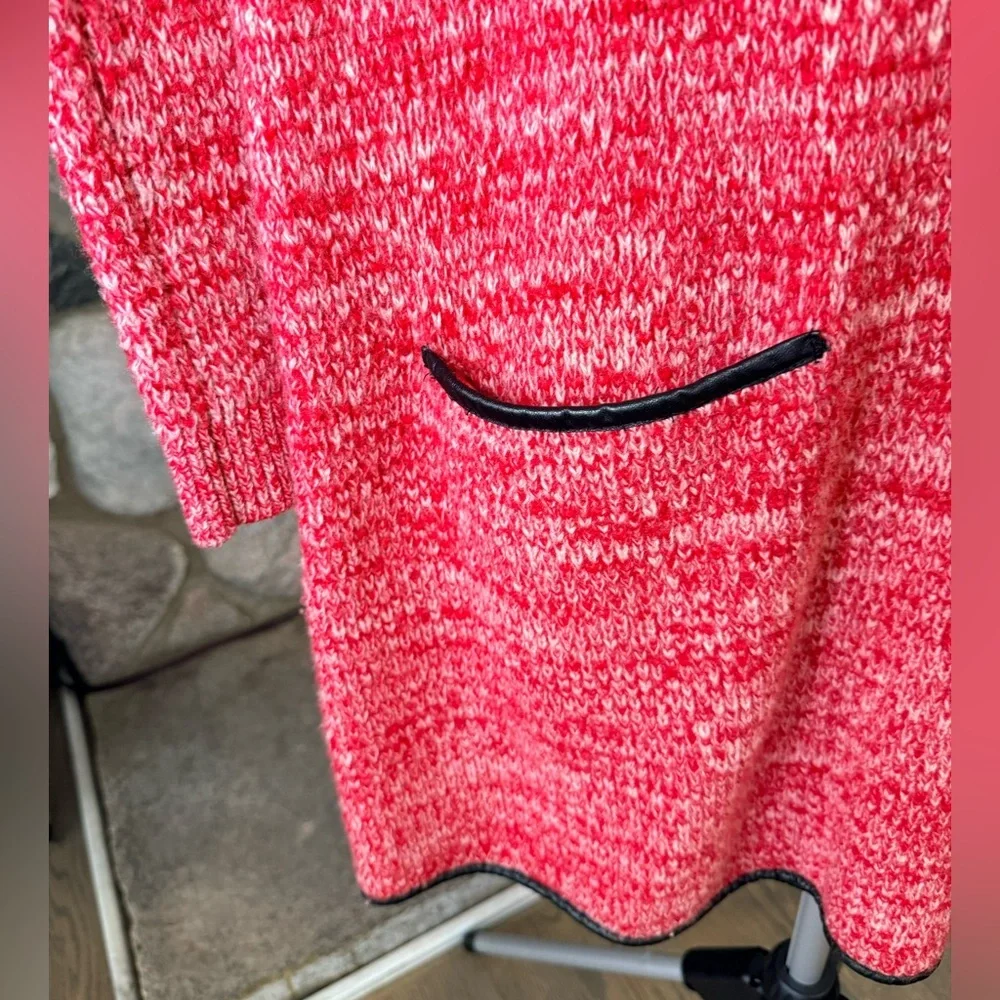 COS knit dress 100% lamb wools with leather trim
Size M - Picture 4 of 7